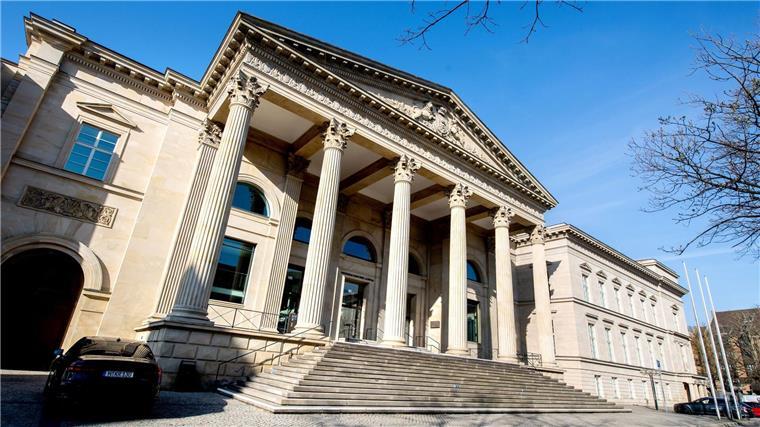 Nach einer Anhörung im Landtag haben die kommunalen Spitzenverbände Kritik am Haushaltsplan der rot-grünen Landesregierung für 2025 geübt. (Archivfoto)