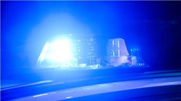 Nach einer riskanten Flucht vor der Polizei hat sich eine Frau mit ihrem Auto auf der A7 überschlagen. (Symbolbild)