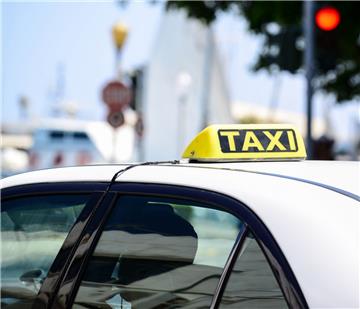 Nach einer Taxifahrt vom Dedesorfer Markt nach Bexhövede hat ein Fahrgast nicht zahlen wollen. 