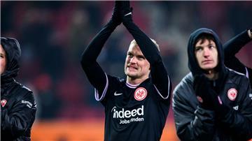Nach gut eineinhalb Jahren verlässt Philipp Max die Eintracht wieder.