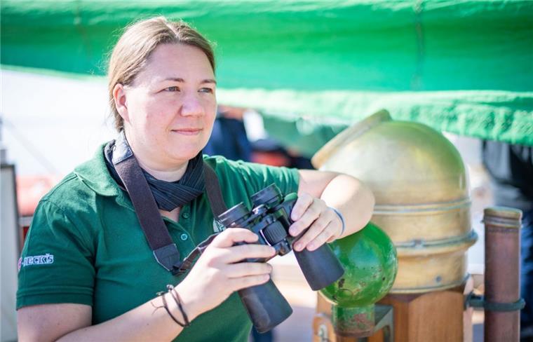 Nach ihrer Leichtmatrosenprüfung 2004 hat Maren Reif fast alle Positionen an Bord der Bremerhavener Bark „Alexander von Humboldt II“ durchlaufen. Seit 2015 fährt sie als Kapitänin auf der "Alex" - und ist im Moment damit die einzige Frau, die einen deutschen Großsegler führt.