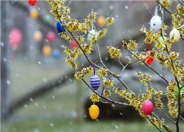 Nach kalten Osterfeiertage mit Schneeregen soll bald der Frühling kommen, sagen die Meteorologen.