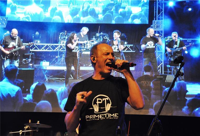 Nach mehr als eineinhalb Jahren steht Prime Time erstmals wieder auf der Bühne. Am Samstag tritt Nordenhams Band Nummer 1 bei Akustik im Feld auf der Wiese in Coldewärf auf. Doch der Name täuscht etwas. Prime Time spielt kein akustisches Programm, sondern Rock, Pop und Funk. 