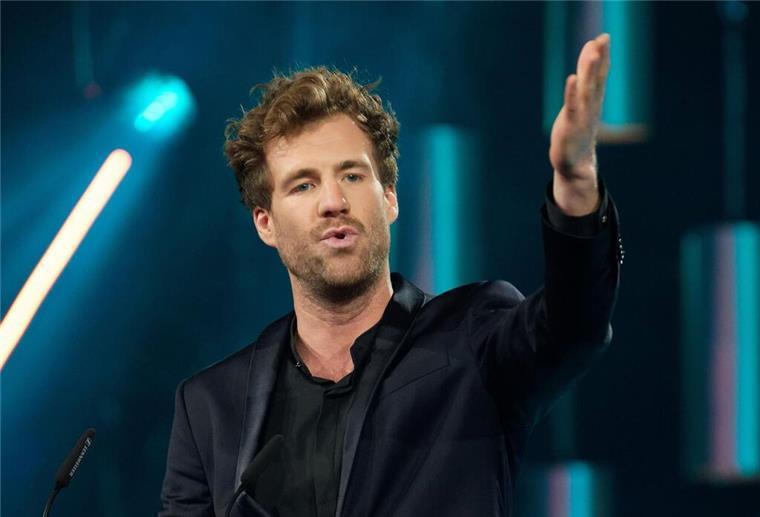 Nach mehreren Show-Absagen wegen seiner verunglimpfenden Aussagen über Behinderte will Comedian Luke Mockridge wieder auf die Bühne (Archiv-Foto).