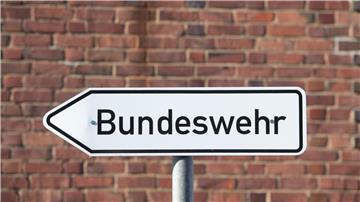 Nach Meldungen über Eindringlinge an verschiedenen Standorten hat die Bundeswehr die Sciherheitsvorkehrungen für die Kasernen hochgefahren.  (Symbolbild)