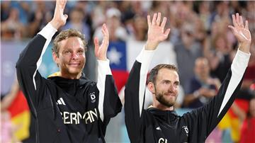 Nach Platz zwei bei Olympia sind Nils Ehlers (l) und Clemens Wickler auch bei der EM erfolgreich. 