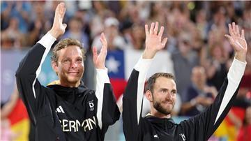 Nach Platz zwei bei Olympia sind Nils Ehlers (l) und Clemens Wickler auch bei der EM erfolgreich. 