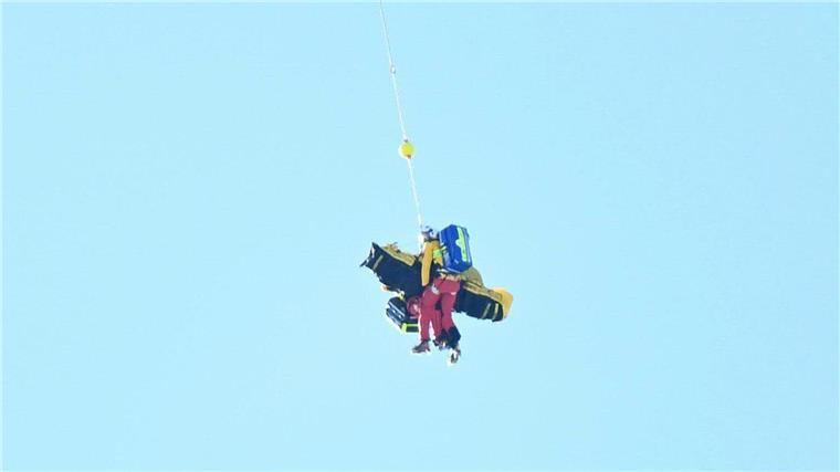 Knieverletzung nach Streif-Sturz: Saison-Aus für Pinturault Nach seinem Unfall in Kitzbühel wird Alexis Pinturault mit dem Helikopter weggeflogen.
