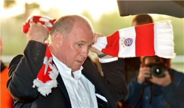 Nach seiner vorzeitigen Haftentlassung will Uli Hoeneß angeblich bis zum Sommer über seine Rückkehr an die Spitze Bayern Münchens entscheiden. 