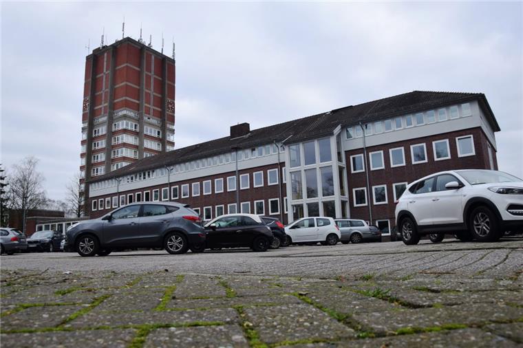 Nach wie vor im Gespräch: ein Anbau auf dem jetzigen Rathaus-Parkplatz. Die Alternative wäre ein Neubau in der Fußgängerzone.