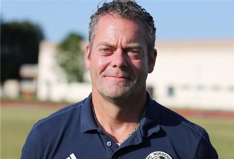 Mario Heinecke bleibt auch mit 50 Trainer des 1. FC Nordenham Nach zwei coronabedingt nicht zu Ende gespielten Saisons hängt Mario Heinecke zumindest noch ein Jahr als Übungsleiter des 1. FC Nordenham dran.