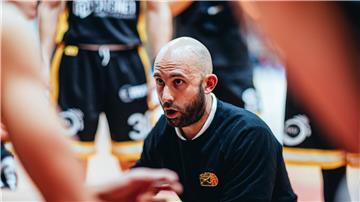 Nach zwei Jahren als Headcoach beim Drittligisten Lok Bernau sucht Davide Bottinelli eine neue Herausforderung bei den Eisbären Bremerhaven.