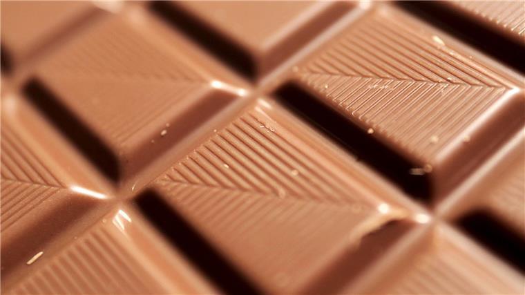 Auto voller Schokolade - Polizei ermittelt nach süßem Fund Nachdem die Polizei mehr als 100 Kilogramm Schokolade gefunden hat, ermitteln die Beamten zur Herkunft der Süßwaren. (Symbolbild)