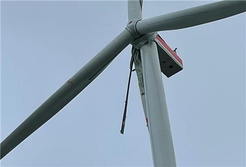 Nachdem im September 2022 ein Rotorblatt im Windpark Alfstedt havarierte, ist nun ein weiteres Rotorblatt (Foto) abgebrochen.