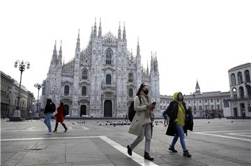 Nachdem in Italien zwei Menschen am Covid-19-Virus gestorben sind, sind Teile des öffentlichen Lebens zum Erliegen gekommen.