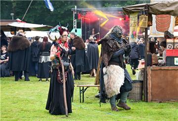 Nachspiel des „Phantasy & Mittelalter“- Festivals. Schäden im Park und Shitstorm.