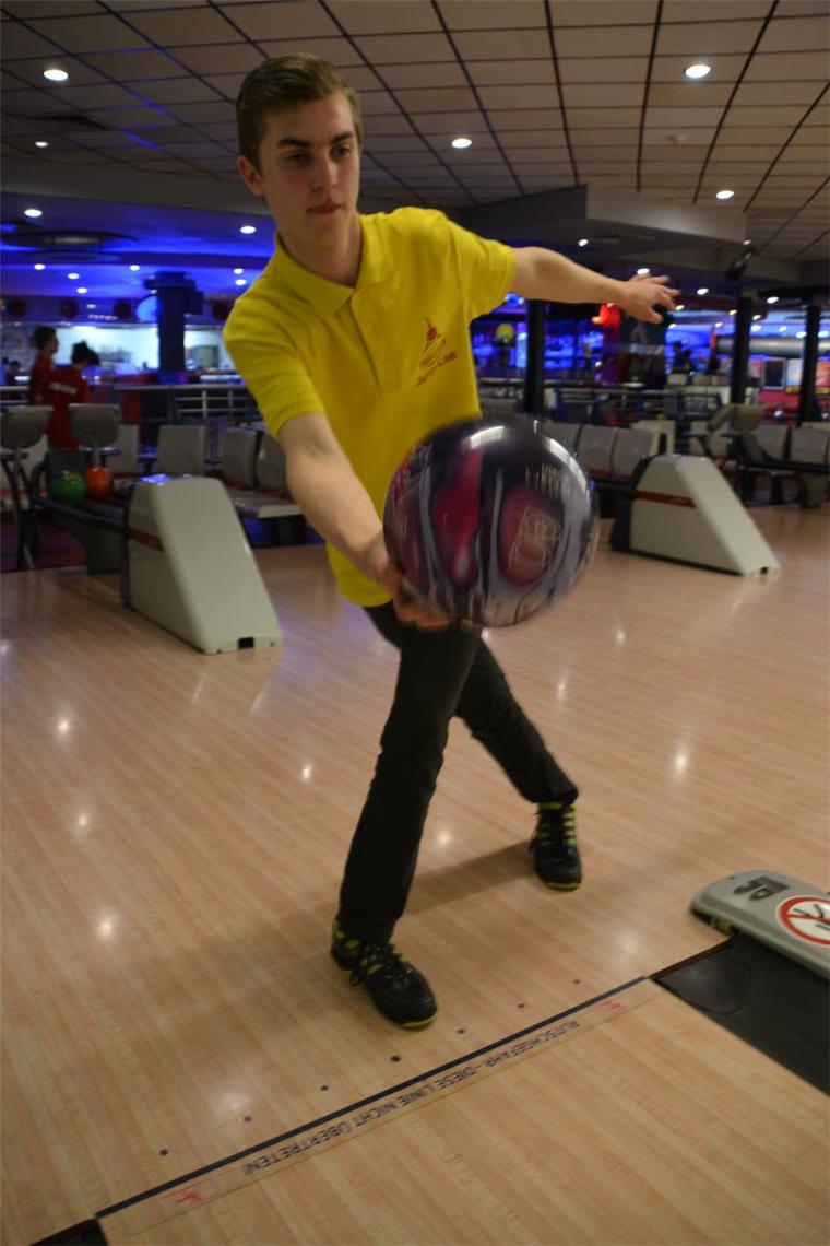 Nachwuchs-Bowler Jerry Lee Michel hat sich bei den Landesmeisterschaften für die Deutsche Meisterschaft qualifiziert. Dort errang den zweiten Platz der A-Jugend. 