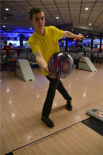 Nachwuchs-Bowler Jerry Lee Michel hat sich bei den Landesmeisterschaften für die Deutsche Meisterschaft qualifiziert. Dort errang den zweiten Platz der A-Jugend. 
