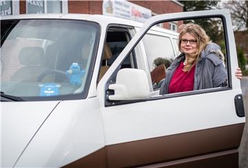 Nadine Kröger (27) aus Dorum will mit ihrem Volkswagen T4 „Krümel“ an einer Rallye rund um die Ostsee teilnehmen.