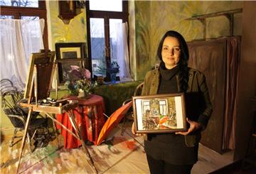 Nancy Steklar aus Offenwarden hat ihrer künstlerischen Ader freien Lauf gelassen. Sie gestaltete ein Zimmer im Café-Salon 1900 wie auf dem Gemälde eines unbekannten Künstlers. Palme