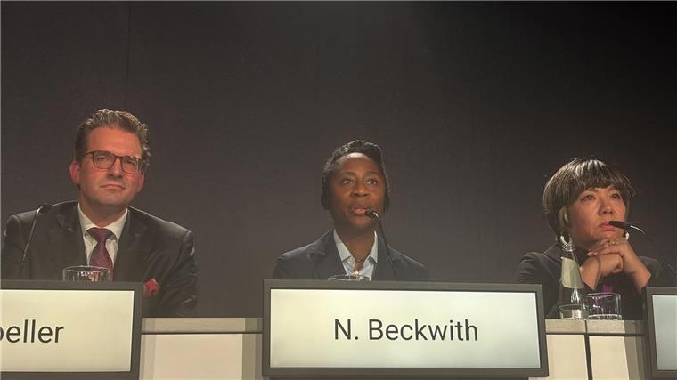 Naomi Beckwith übernimmt Künstlerische Leitung der documenta Naomi Beckwith ist die stellvertretende Direktorin und Chefkuratorin des New Yorker Solomon R. Guggenheim Museums.
