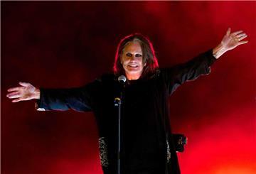 Nass auf der Bühne? Rockstar Ozzy Osbourne kennt sich damit aus.