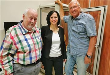 Natalia Golowtschenko kümmert sich im MVZ Nordenham zukünftig um Patienten mit pneumologischen Erkrankungen. Ihre neuen Chefs Dr. Michael Bodammer (links) und Dr. Robert Ceskel heißen die 47-Jährige willkommen.
