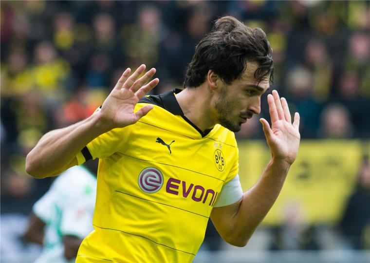Wechsel perfekt: Hummels geht zum FC Bayern Nationalspieler Mats Hummels wechselt von Borussia Dortmund zu Bayern München.