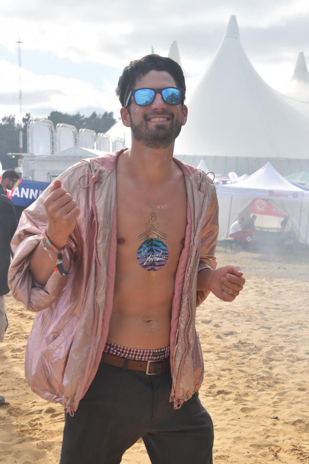 Nebel, Sonne und Bass auf der Electronic Island Stage.