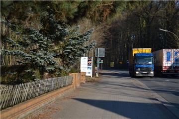 Neben der Bundesstraße 71 haben die Gutachter ein Auge auf die Bäckerstraße in Zeven geworfen. Auch auf dieser Landesstraße rollen mehr als drei Millionen Fahrzeuge pro Jahr. Die Anwohner der Straße sind „sehr hohen“ Lärmbelastungen ausgesetzt.