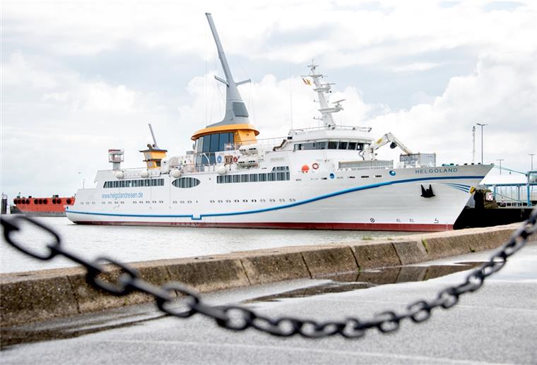 Helgoland-Verkehr: Zwei Schiffe fahren ab Cuxhaven Neben der „Helgoland“ (Foto) setzt die Reederei Cassen Eils von Cuxhaven aus am Wochenende noch ein zweites Schiff für den Verkehr zum Roten Felsen ein.