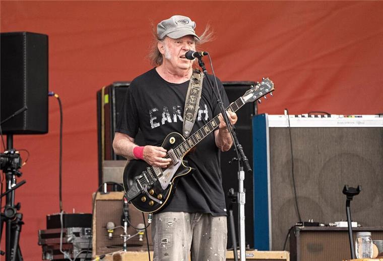 Neil Young besorgt über Wiedereinreise in die USA Neil Young macht sich im Vorfeld seiner Europatour Sorgen um seine Wiedereinreise. (Archivbild)
