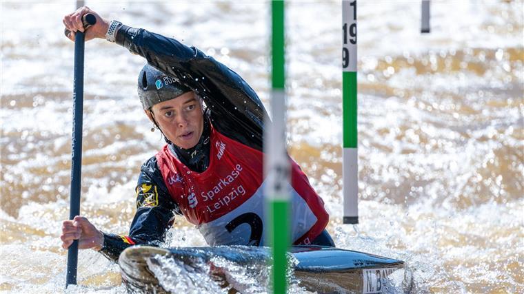 Nele Bayn holte gemeinsam mit Elena Lilik und Andrea Herzog Silber im Team-Wettbewerb der Kanuslalom-WM.