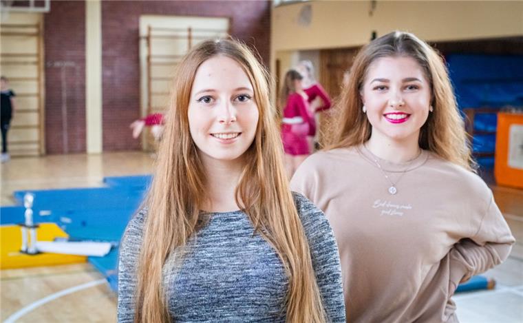 Cheerleader aus Bremerhaven für Wettbewerb in Los Angeles qualifiziert Nele Etzrodt (links) und Gina Keßler gründeten im März vergangenen Jahres die Rising Athletics des OSC Bremerhaven.