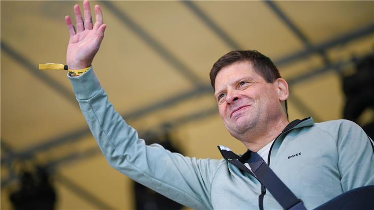 Jan Ullrich schwitzt in der Reha - Pogacar Tour-Favorit Nennt seinen Topfavoriten für die Tour de France: Jan Ullrich.