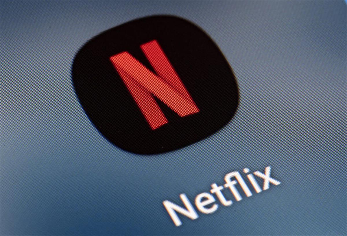 Streaming mit Werbung? So viel schauen Netflix-Kunden wirklich Auf dem Bildschirm eines Smartphones ist das Icon der App Netflix zu sehen.