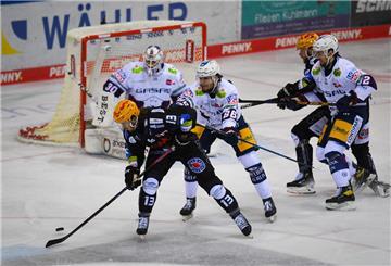 Neuauflage des Playoff-Endspiels: Die Pinguins um Ziga Jeglic (links, in schwarz) und Jan Urbas wollen das erste Heimspiel gegen die Eisbären Berlin seit der Finalniederlage am Dienstag unbedingt gewinnen.