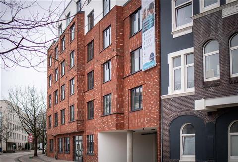 Neubau in bester Lage: Einweihung des Studenten- und Azubiwohnheims in der Bremerhavener Deichstraße.