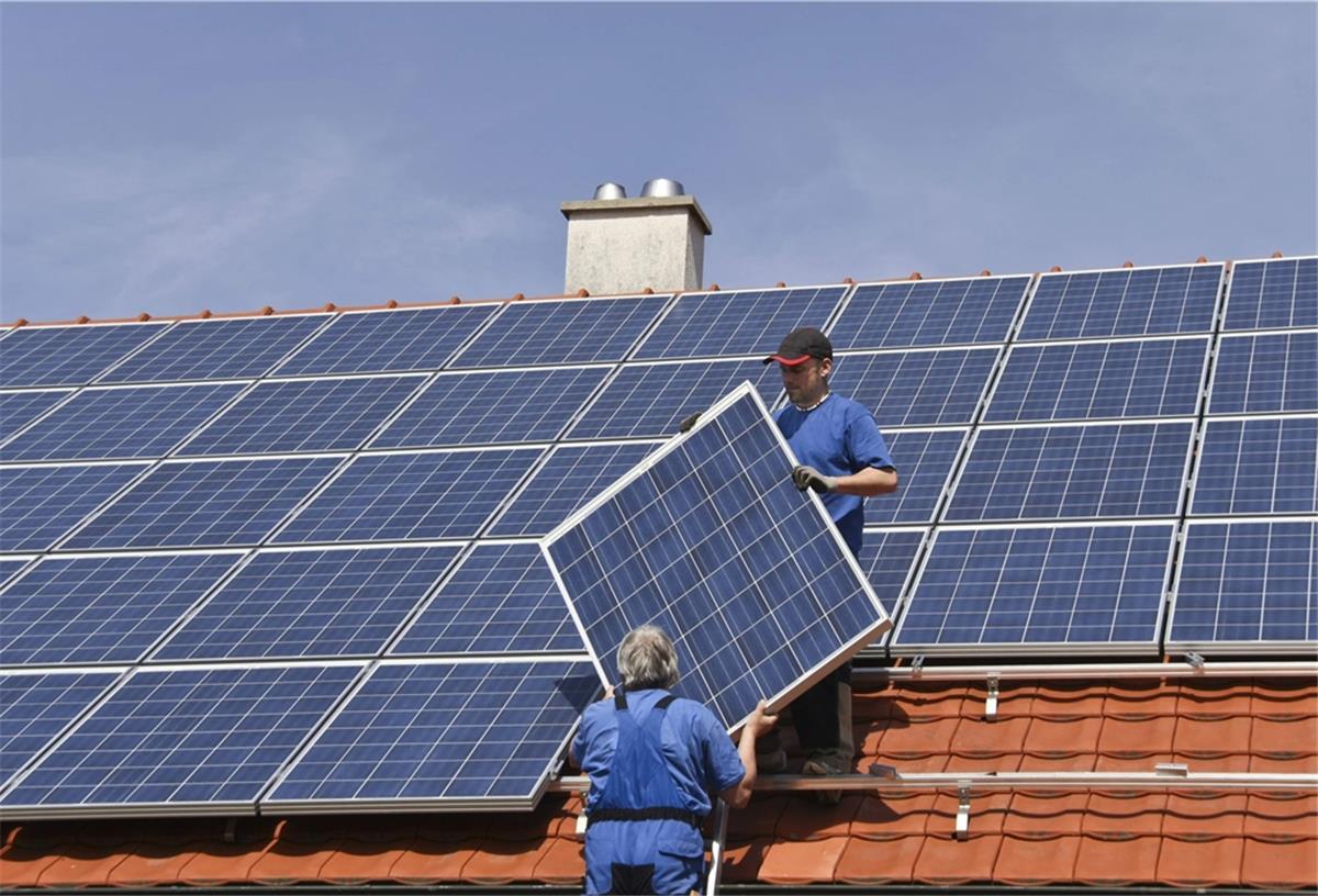 Neubauten sollen im Land Bremen künftig verpflichtend mit Solardächern ausgestattet werden.