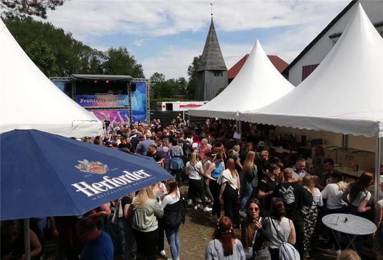 Neue Area mit Partymucke vom DJ ist der Ausgleich für die fehlende Fläche von Lito Donnern beim Frühtanz in Steinau.