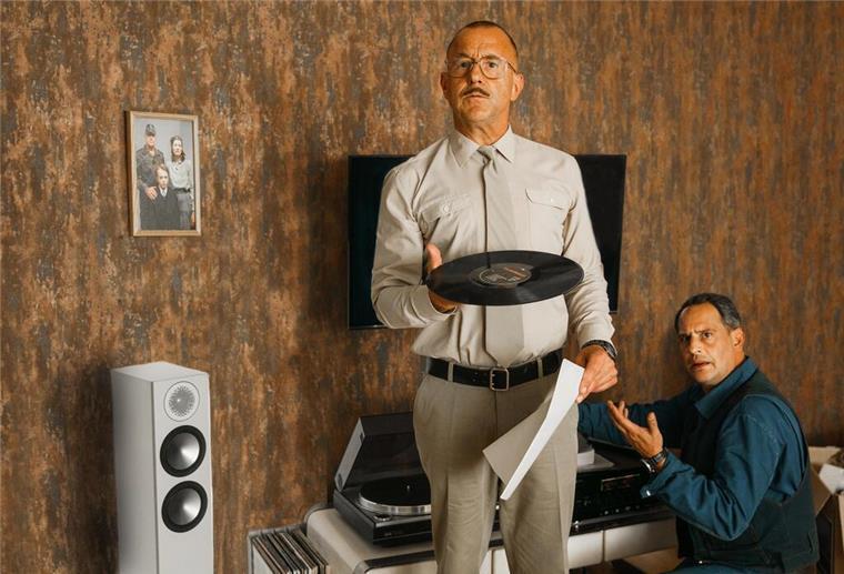 Sechs Streamingtipps: Diese Serienhighlights starten im Mai Neue Prime-Serie „Viktor bringt‘s“: Heino Ferch (links) und Moritz Bleibtreu.