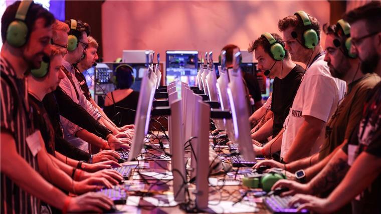 Neue Spiele testen wie hier bei der Gamescom 2024 - das ist auch bei der diesjährigen Gaming-Messe möglich. 