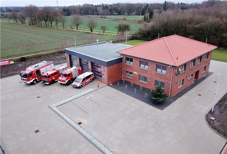 Neues Gebäude und neues Auto: Fast 1,8 Millionen Euro hat Beverstedt im vergangenen Jahr in die Lunestedter Feuerwehr gesteckt.