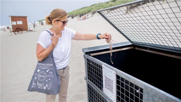 Neun dieser Strandmüllboxen sind über die Insel verteilt.