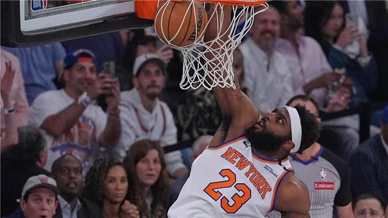 New Yorks Center Mitchell Robinson bewies seine Stärke als Abräumer unter den Körben.