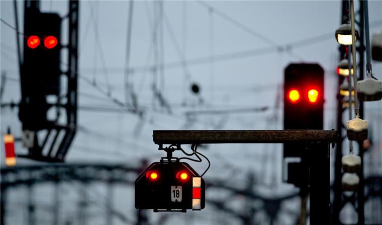 Fieser Salznebel: Züge nach Bremen fallen bis Sonntag aus Nicht geht mehr bei der Bahn zwischen Bremerhaven und Stubben.
