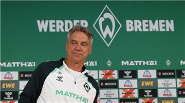 Nicht glücklich mit der Torausbeute der Vorbereitung: Werder-Trainer Horst Steffen.