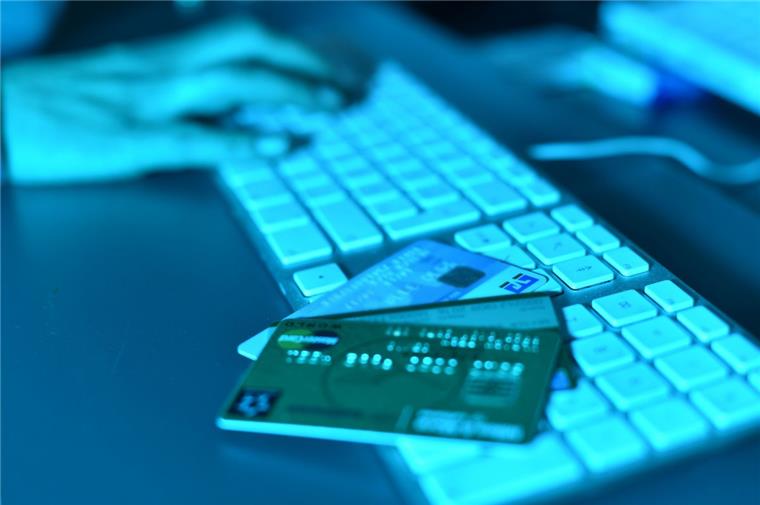 Selsingen: Geschocktes Opfer warnt vor Abo-Falle im Internet Nicht immer sind unseriöse Dienstleister im Internet auf den ersten Blick zu erkennen, die es auf das Geld ihrer Opfer abgesehen haben. Diese Erfahrung hat eine Frau aus der Samtgemeinde Selsingen gemacht. Sie zeigte die Betreiber einer angeblichen Streaming-Website bei der Polizei wegen versuchten Betruges an und suchte zudem erfolgreich Rat bei der unabhängigen Informations-Plattform „Watchlist Internet“.