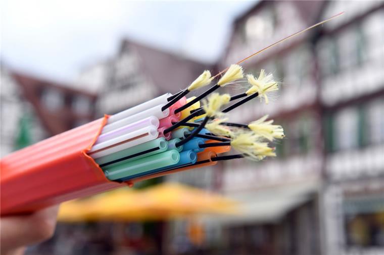 Erst in zehn Jahren gibt es in Niedersachen Highspeed-Internet Nicht jeder hat in Niedersachsen eine schnelle Internet-Verbindung. Bis sich das ändert, könnte noch ein Jahrzehnt vergehen.