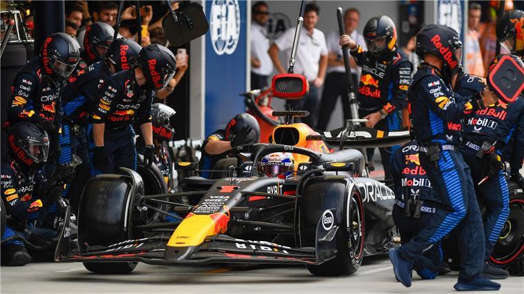 Verstappens verzweifelter Kampf mit dem „Monster“ Nicht mal das klappt mehr bei Red Bull.